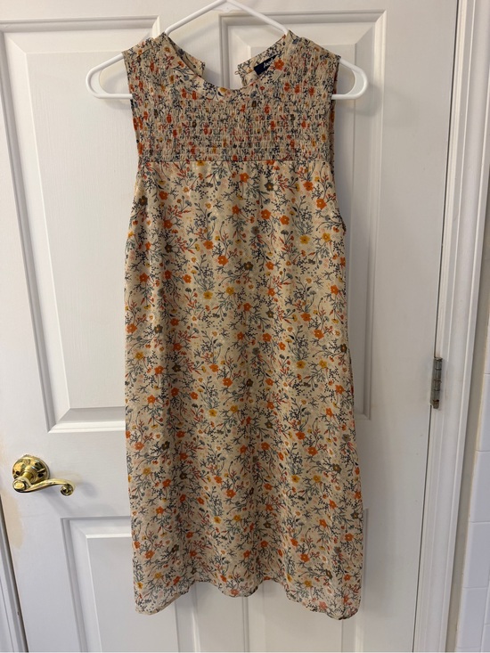 Angels Dresses & Skirts - 🩷 Smocked Floral Sleeveless Shift Dress. Size M. Perfect for teachers.
